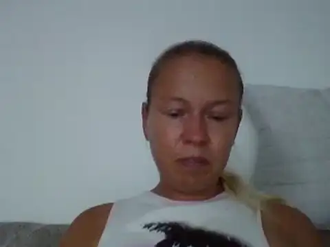 jennyblondeuk online show from July 8, 2026, 3:34 pm