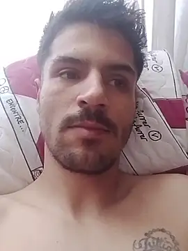 Snapshot of henrinnvv25 chatting on December 20, 2025, 1:14 pm henrinnvv25 online show from December 20, 2025, 1:14 pm