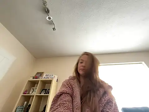 HollyHaze online show from March 28, 2026, 10:49 am