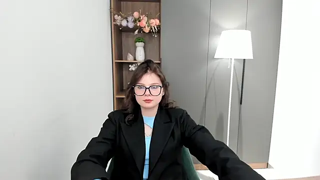 Snapshot of QuinnHeileman chatting on December 23, 2025, 9:30 am QuinnHeileman online show from December 23, 2025, 9:30 am