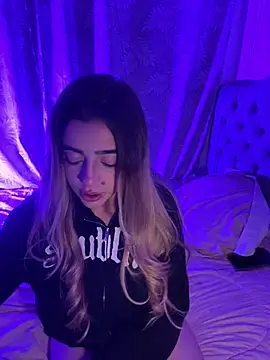 cute emmma online show from January 9, 2026, 2:40 am