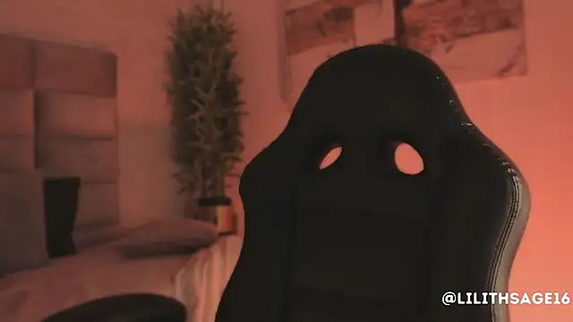 Lilith Sage  online show from March 31, 2026, 8:33 pm