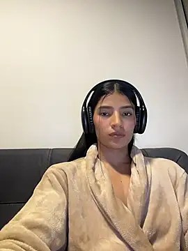 Snapshot of Ema_Rose_ chatting on June 18, 2026, 12:53 am Ema Rose online show from June 18, 2026, 12:53 am