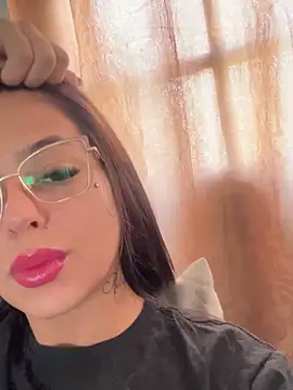 jujuarantes  2026 online show from April 3, 2026, 12:44 pm