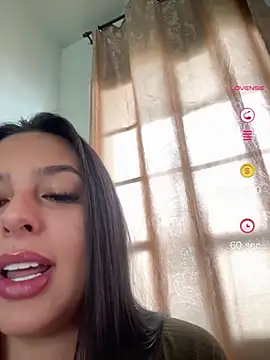Snapshot of jujuarantes__2026 chatting on June 4, 2026, 2:11 pm jujuarantes 2026 online show from June 4, 2026, 2:11 pm
