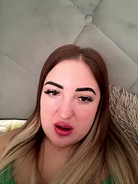 Snapshot of merabel1995 chatting on January 12, 2026, 10:11 am merabel1995 online show from January 12, 2026, 10:11 am