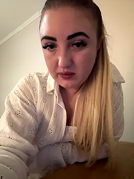 Snapshot of merabel1995 chatting on January 5, 2026, 8:45 pm merabel1995 online show from January 5, 2026, 8:45 pm