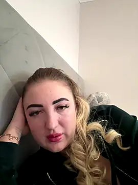 Snapshot of merabel1995 chatting on January 8, 2026, 9:59 am merabel1995 online show from January 8, 2026, 9:59 am