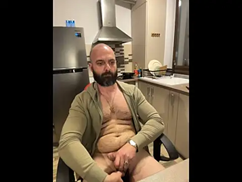 DamonSalvatore2 online show from April 8, 2026, 9:05 pm