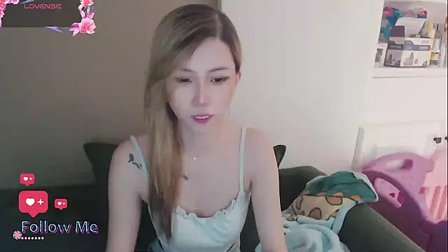 whitecat13 online show from May 13, 2026, 10:11 am