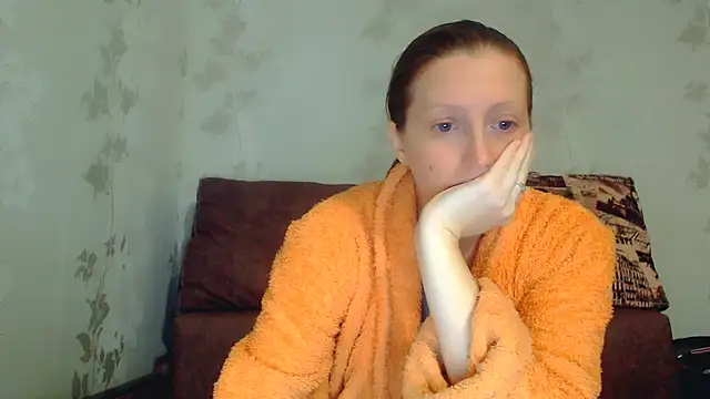 Snapshot of CrystallAngel chatting on January 11, 2026, 4:36 pm CrystallAngel online show from January 11, 2026, 4:36 pm