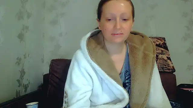 Snapshot of CrystallAngel chatting on January 13, 2026, 5:39 pm CrystallAngel online show from January 13, 2026, 5:39 pm