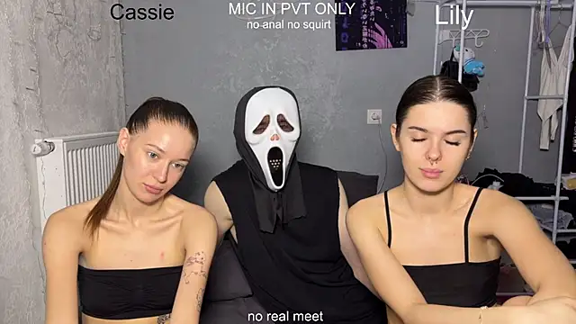 Snapshot of girls_secrets chatting on April 3, 2026, 10:00 am girls secrets online show from April 3, 2026, 10:00 am