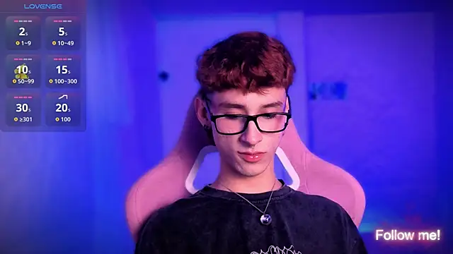 Kitsuneplay  online show from January 6, 2026, 10:47 pm