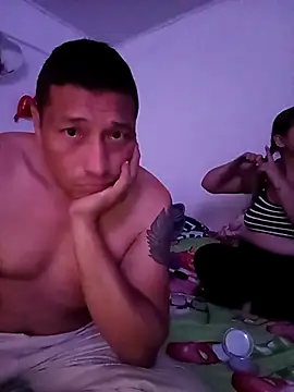 pareja latina1483 online show from January 10, 2026, 11:00 pm