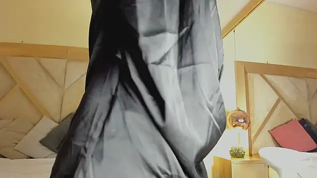 ElenaWatsonn online show from April 1, 2026, 8:17 pm