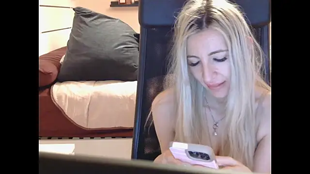 BarbieBlondieGirl online show from January 17, 2026, 5:44 am