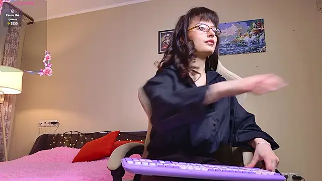 Mirellune online show from February 7, 2026, 7:11 pm