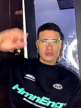 Snapshot of Latin_Paisa_Boy chatting on January 11, 2026, 2:40 am Latin Paisa Boy online show from January 11, 2026, 2:40 am