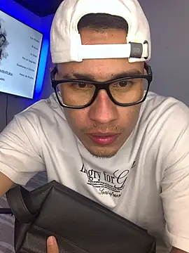 Snapshot of Latin_Paisa_Boy chatting on January 10, 2026, 2:40 am Latin Paisa Boy online show from January 10, 2026, 2:40 am