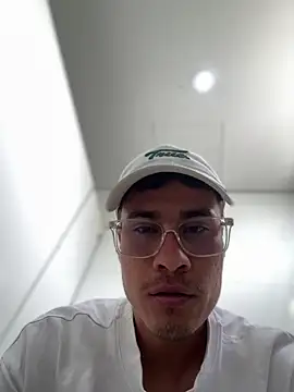 Latin Paisa Boy online show from April 9, 2026, 5:19 pm