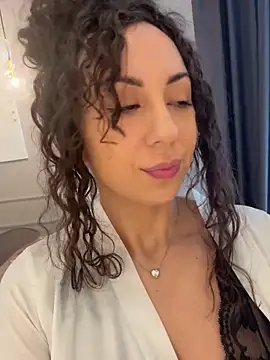 Snapshot of curly_jade chatting on March 1, 2026, 10:48 am curly jade online show from March 1, 2026, 10:48 am