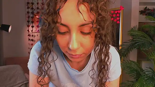 Snapshot of curly_jade chatting on February 7, 2026, 2:03 pm curly jade online show from February 7, 2026, 2:03 pm