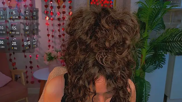 Snapshot of curly_jade chatting on February 18, 2026, 7:28 am curly jade online show from February 18, 2026, 7:28 am