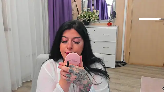 NayaNoirX online show from April 18, 2026, 5:10 am