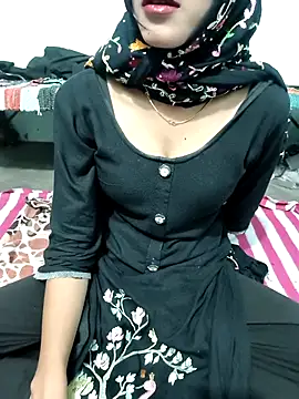 Snapshot of Yours-Zeenat chatting on December 23, 2025, 7:18 am Yours-Zeenat online show from December 23, 2025, 7:18 am