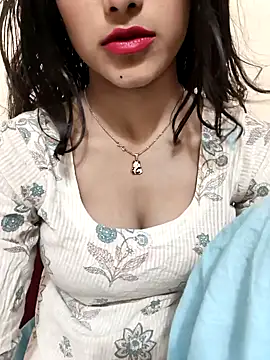 Snapshot of Yours-Zeenat chatting on May 8, 2026, 5:55 am Yours-Zeenat online show from May 8, 2026, 5:55 am