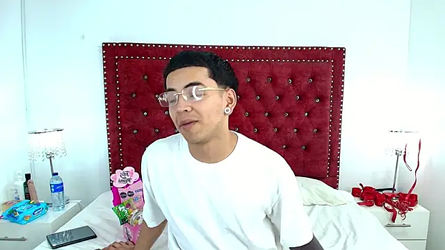Jaden and sofia online show from May 12, 2026, 3:14 am