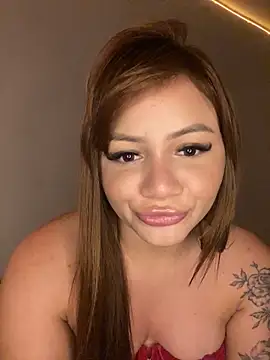 Isisbennett online show from April 16, 2026, 9:39 pm