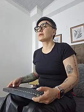 Snapshot of kat_paradise chatting on May 22, 2026, 11:52 am kat paradise online show from May 22, 2026, 11:52 am