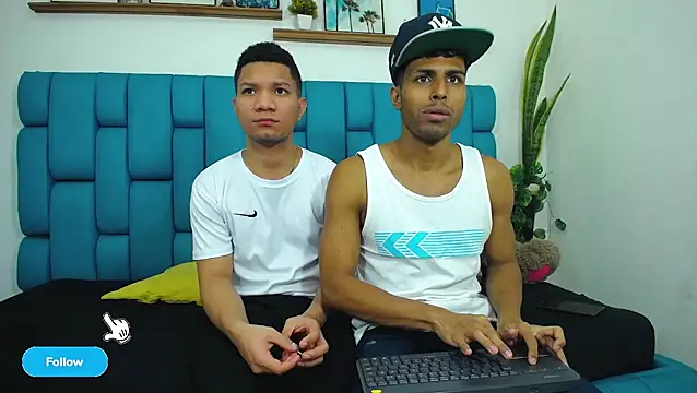 Interracial Snow Bunny online show from April 14, 2026, 9:20 pm