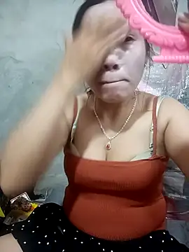 Snapshot of yeutinh00 chatting on March 3, 2026, 1:45 am yeutinh00 online show from March 3, 2026, 1:45 am