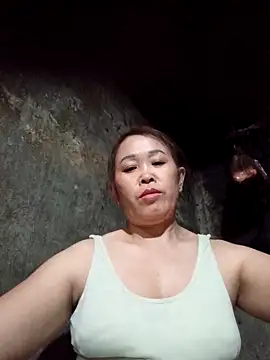 dakota-kis online show from April 17, 2026, 11:51 pm