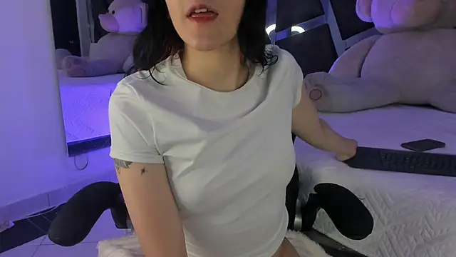 Snapshot of ElaRabbit chatting on April 26, 2026, 8:06 pm ElaRabbit online show from April 26, 2026, 8:06 pm