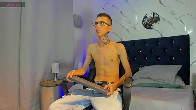 asher lux online show from May 29, 2026, 7:53 pm