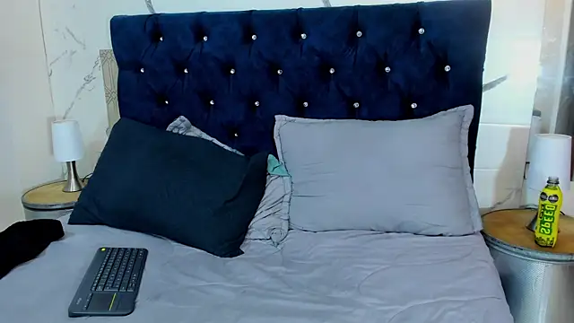 asher lux online show from April 21, 2026, 1:42 am