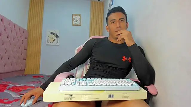 axelsavage042 online show from January 5, 2026, 8:12 pm