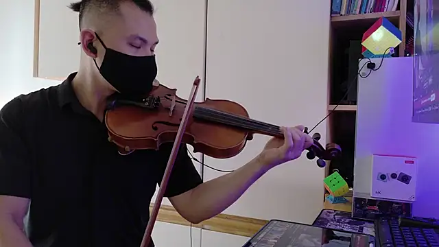 OnlyHand9x online show from April 17, 2026, 3:31 am