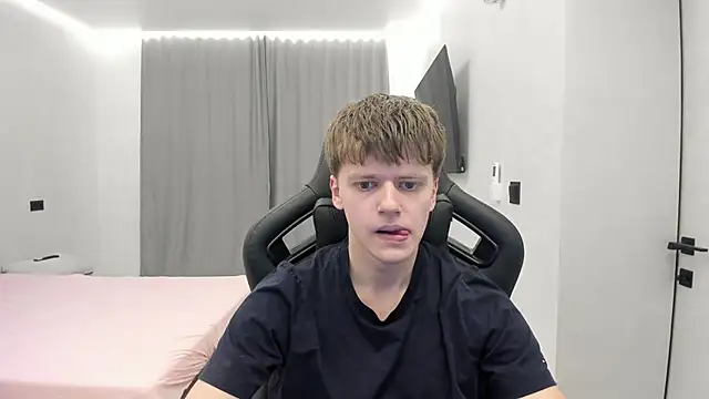 Snapshot of bonekoambalabu chatting on April 8, 2026, 5:58 pm bonekoambalabu online show from April 8, 2026, 5:58 pm