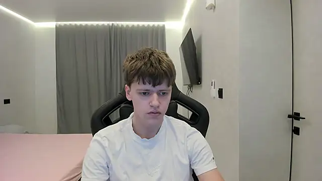 Snapshot of bonekoambalabu chatting on April 3, 2026, 12:39 am bonekoambalabu online show from April 3, 2026, 12:39 am