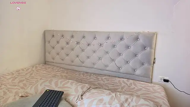 Diamond  cherry69 online show from February 16, 2026, 1:43 pm