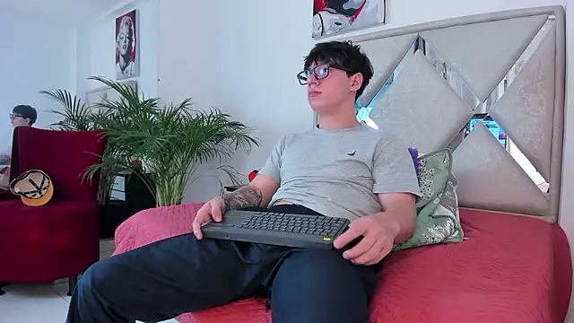 Liam saint online show from March 9, 2026, 1:36 pm