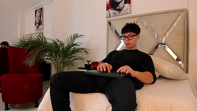 Liam saint online show from February 19, 2026, 12:35 pm