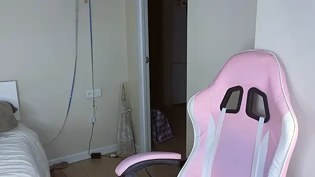 jasmilee online show from March 9, 2026, 7:28 pm