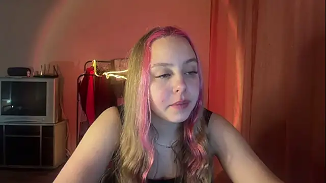 ZoraDearmon online show from February 9, 2026, 9:24 pm