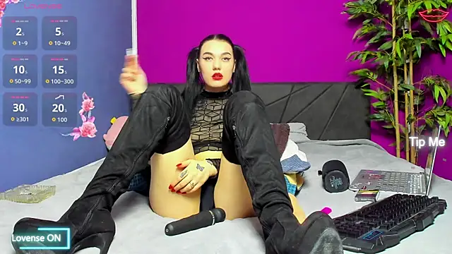 leeahnoirr online show from January 13, 2026, 7:18 pm